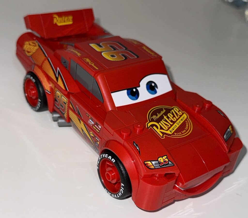LEGO Speed Champions Rayo McQueen 77255: El H&eacute;roe de Cars Ahora en tu Estanter&iacute;a